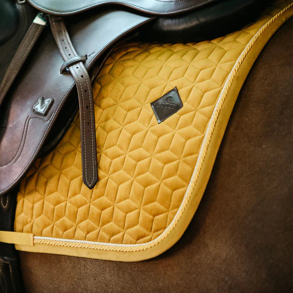 Kentucky Horsewear - Tapis de selle Velvet Jumping Moutarde